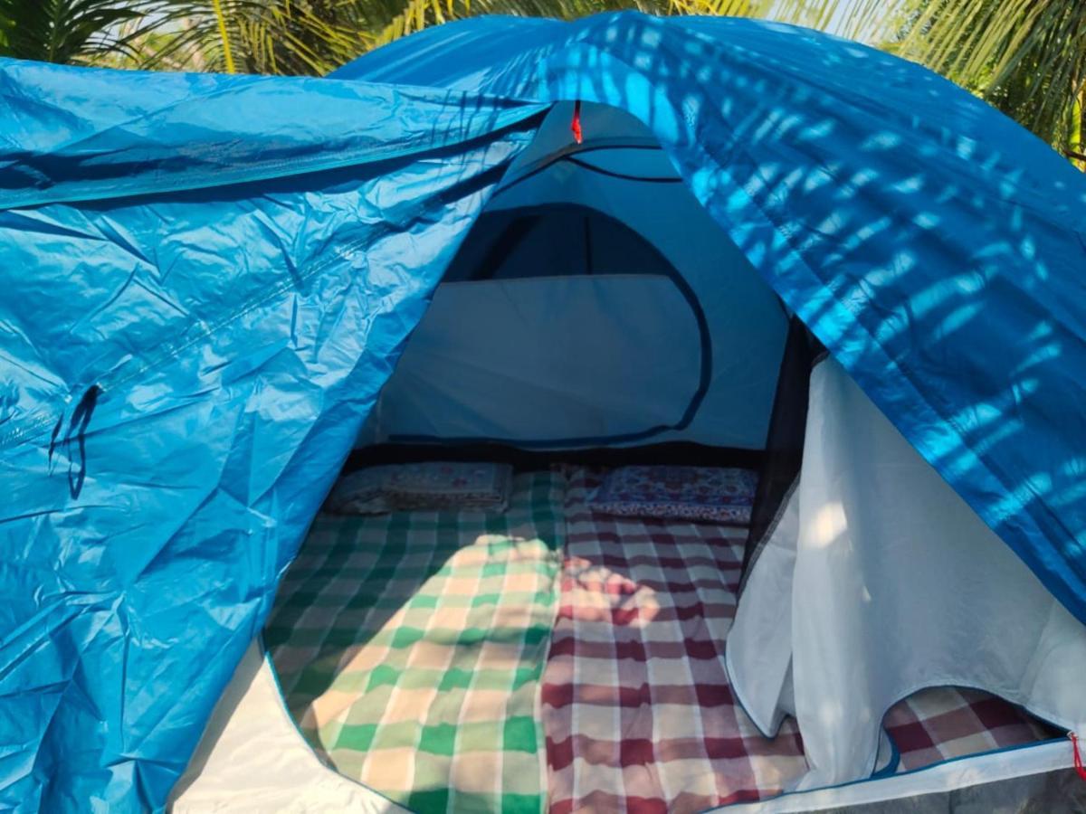 Whistling Waves Beach Resort Ānjarle Екстериор снимка